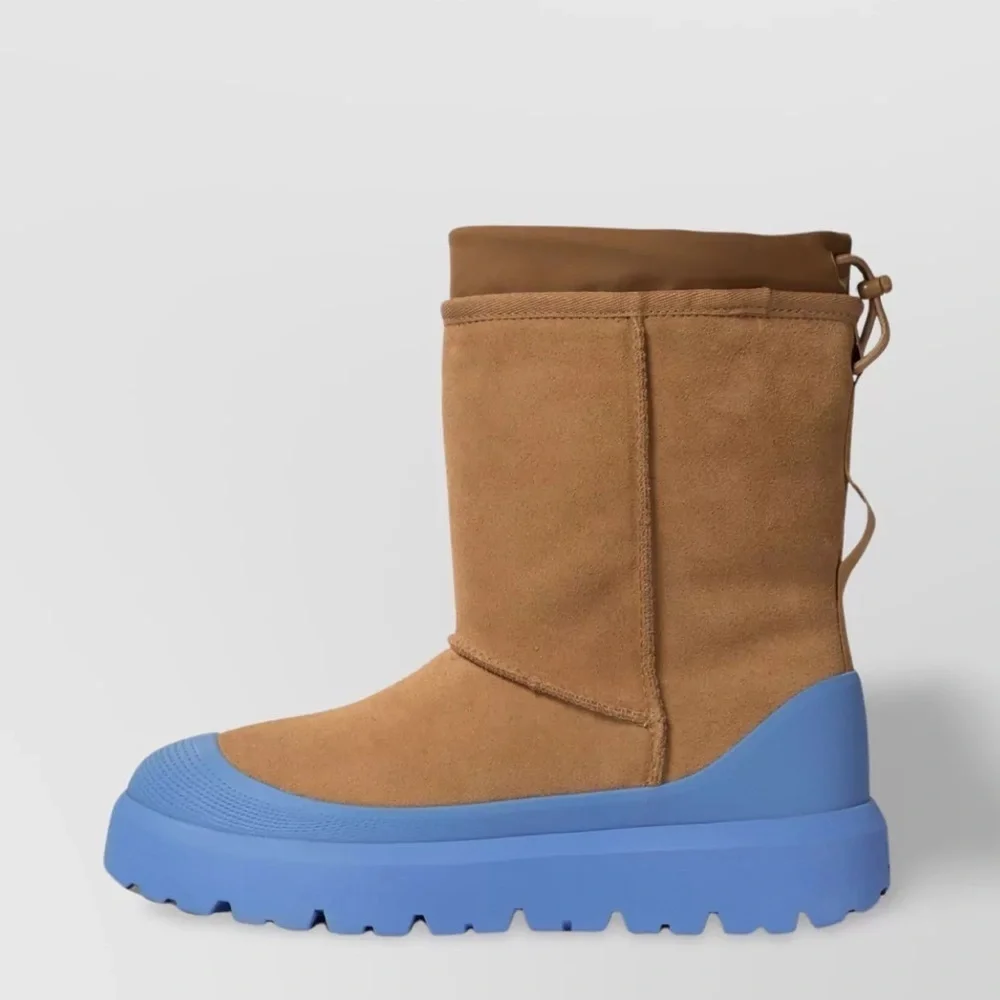 UGG  - 